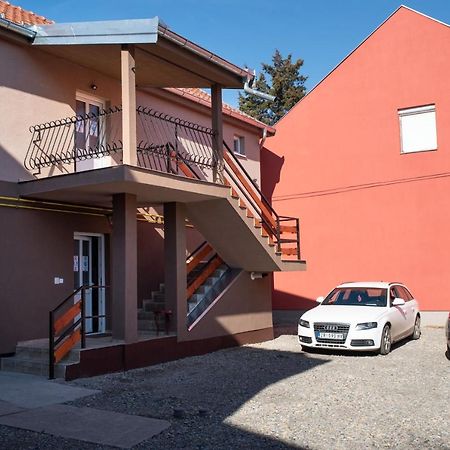 Apartmani Centar Lux New 兹雷尼亚宁 外观 照片